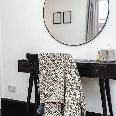 Holiday home - Bishy Road Abode